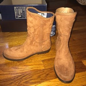 NWT rain boots. chestnut color size 9. brand: Ulän