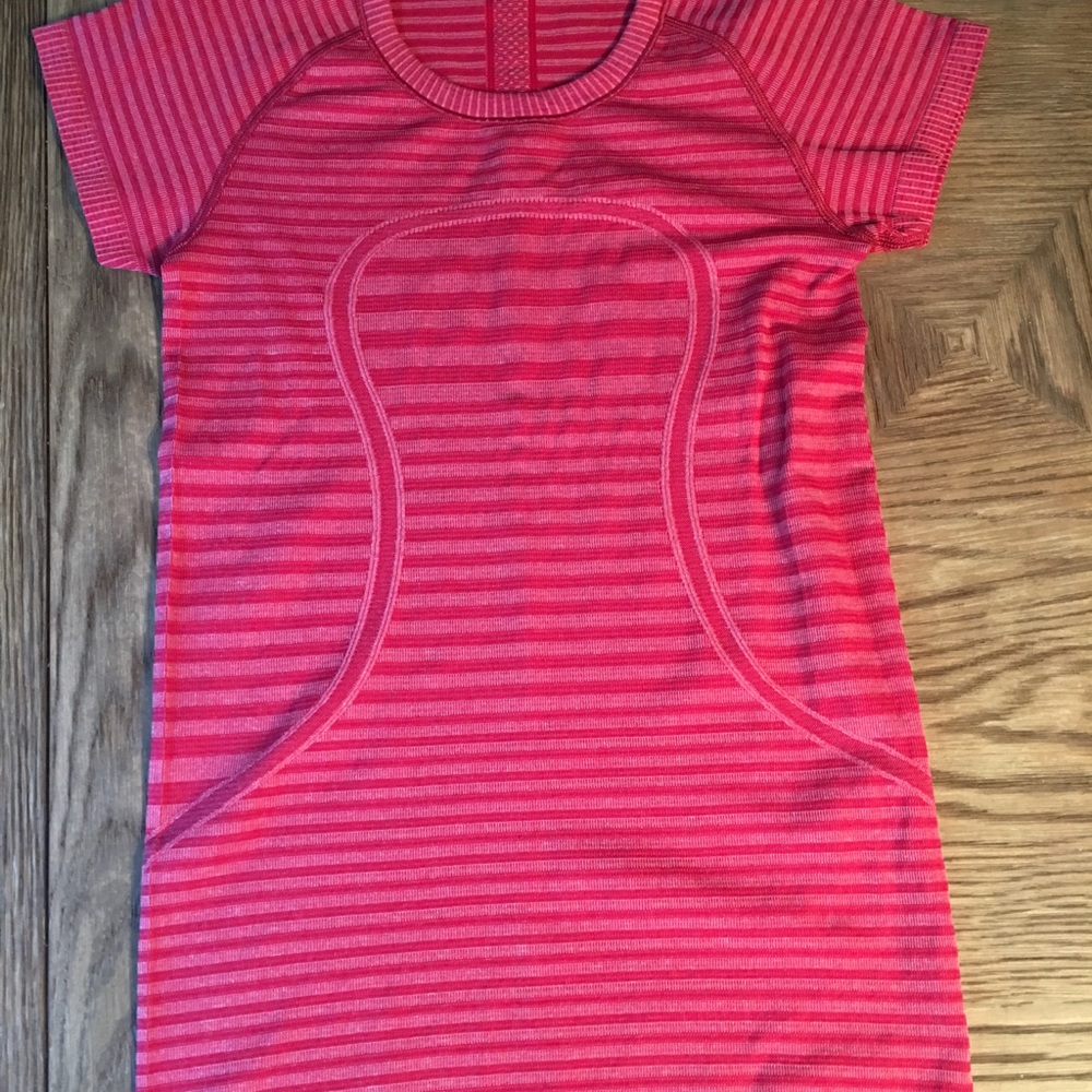 Lululemon size 4 shirt