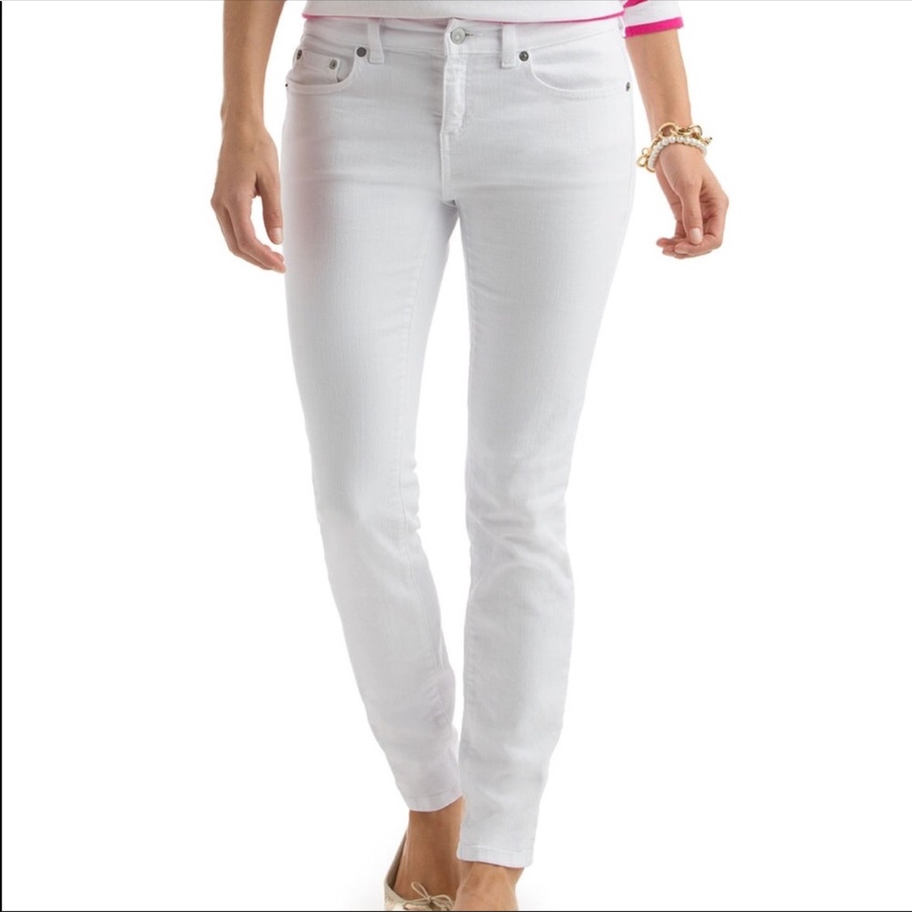 White Vineyard Vines jeans.