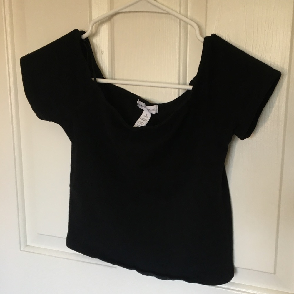 Black T-shirt crop top