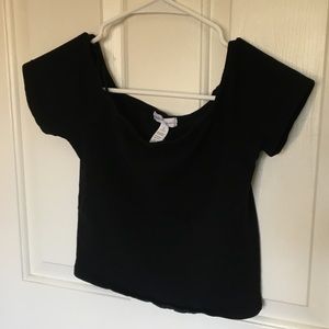 Black T-shirt crop top
