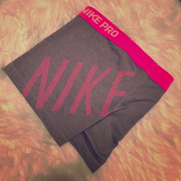 Nike Compression Shorts - Picture 1 of 3