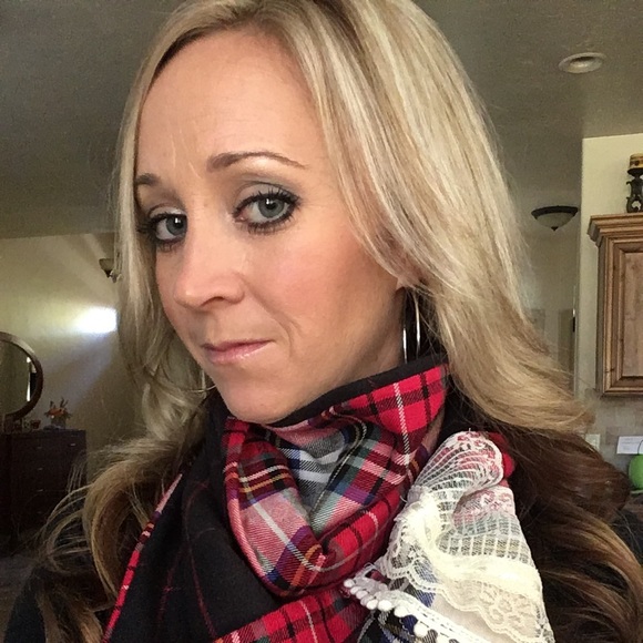 Meet your Posher, Heather - Picture 1 of 1