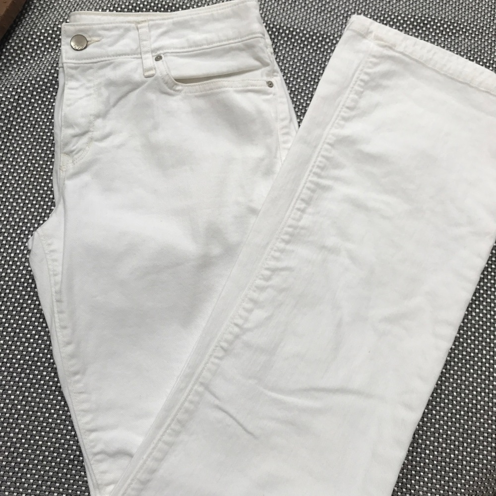 GAP white flare jeans Sz. 30 great condition!