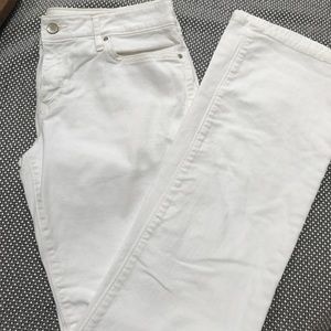 GAP white flare jeans Sz. 30 great condition!