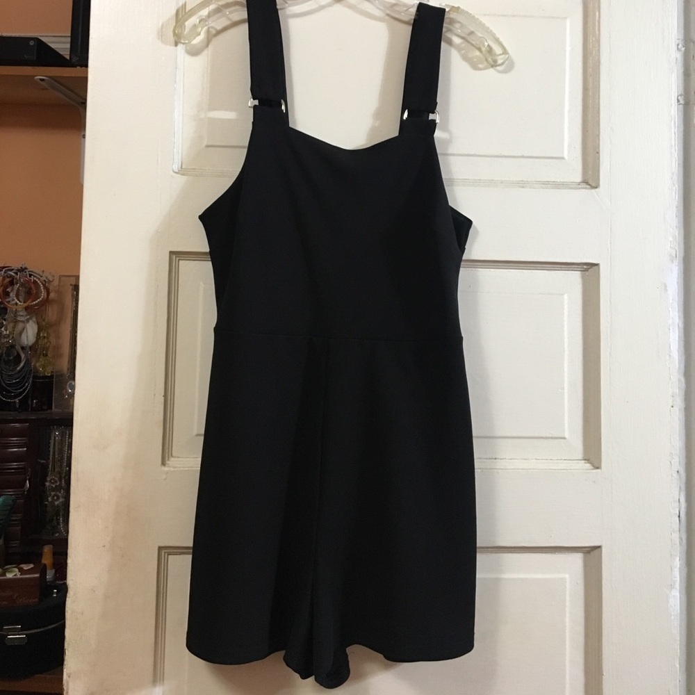 Black Playsuit As seen on Jessie James Decker.