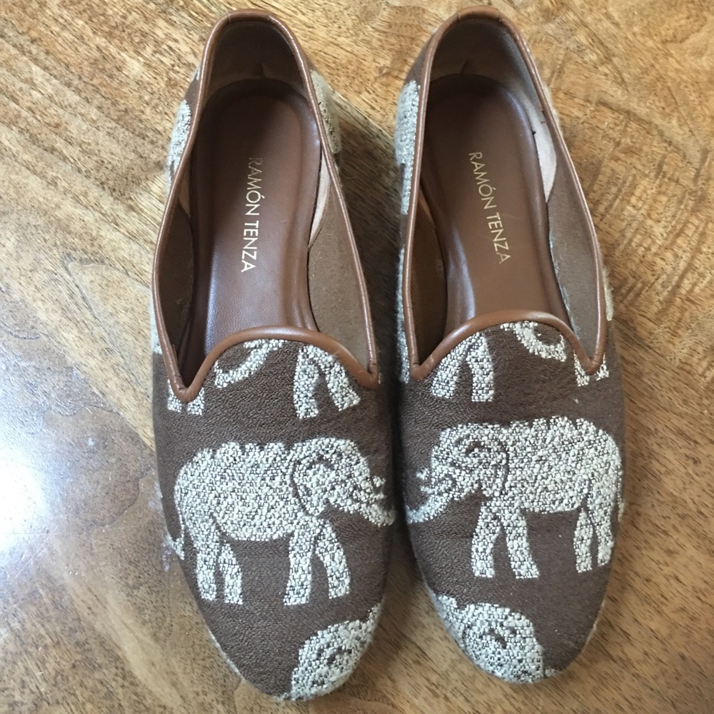Brown fabric with elephant flats. By Ramon Tenza