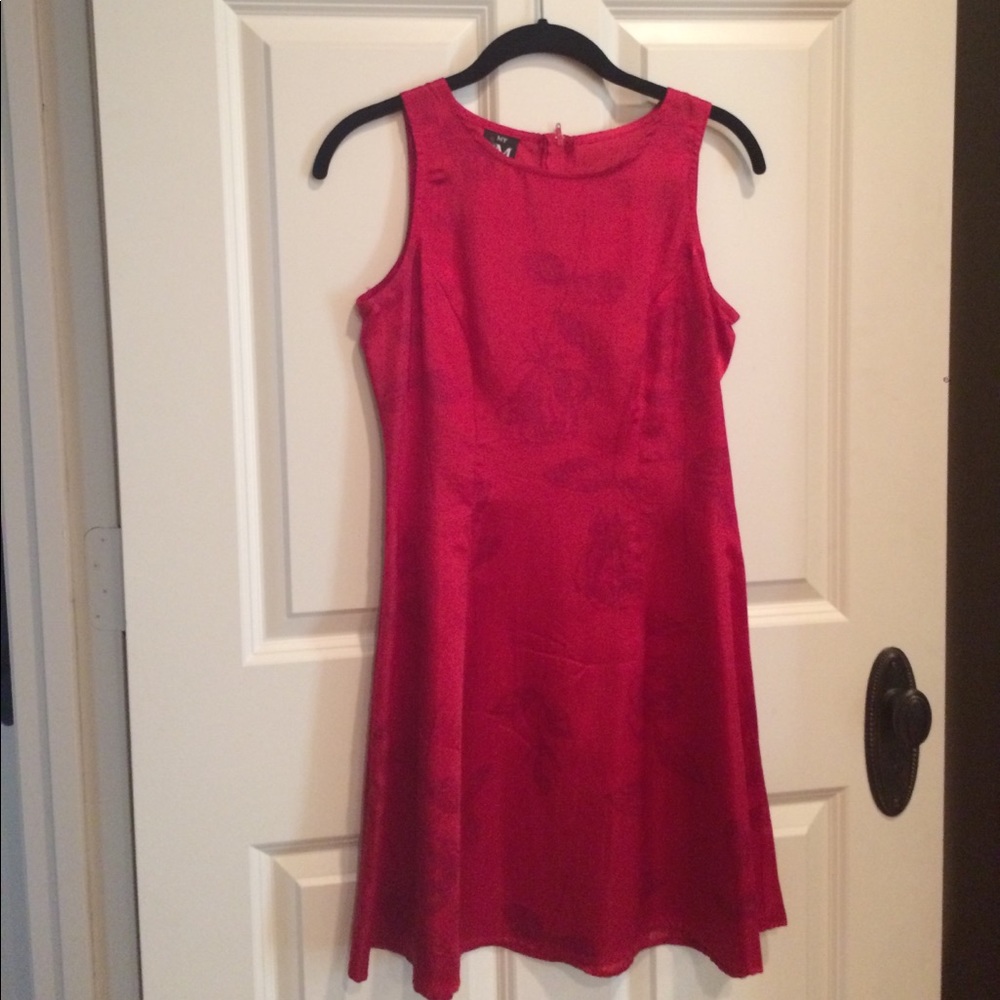 Red sleeveless dress