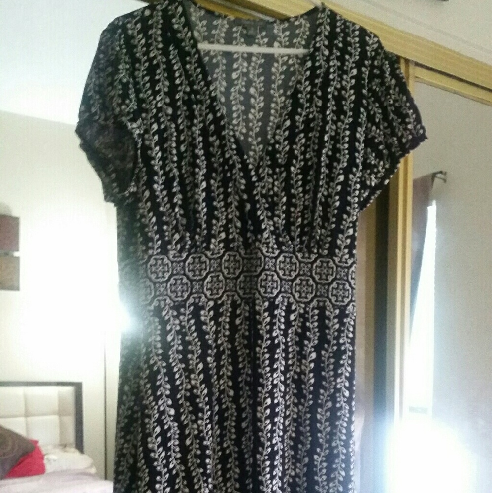 Black/white maxi dress