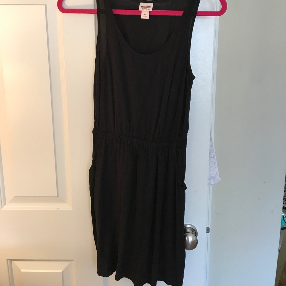 Flattering black summer dress!