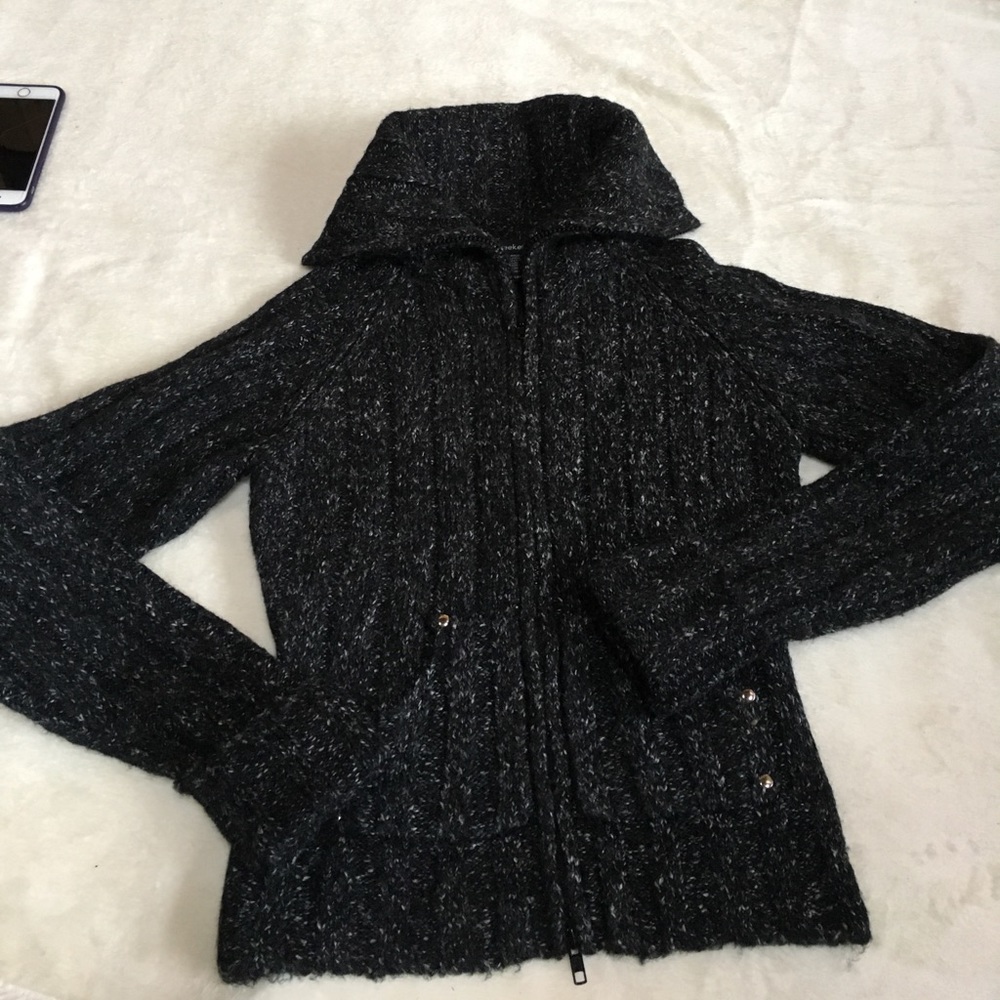 Sweater zip up