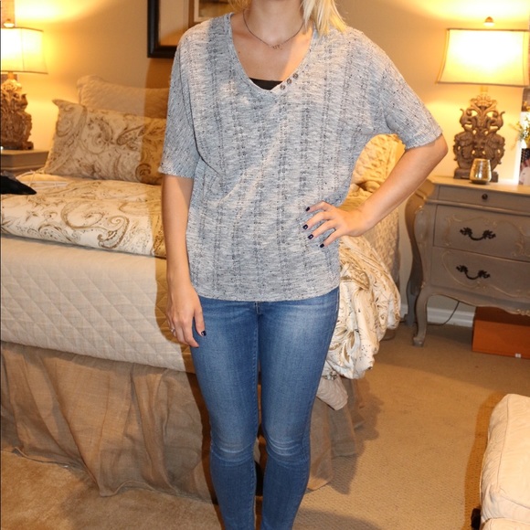 V-neck roxy shirt - Picture 1 of 4