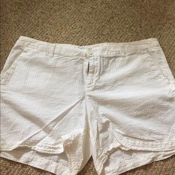 White shorts NWOT - Picture 2 of 3