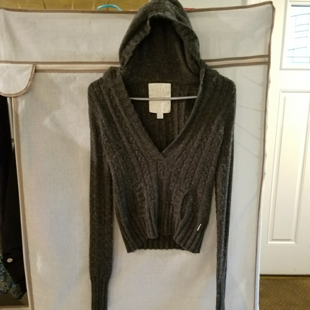 EUC Hollister V Neck Hooded Sweater