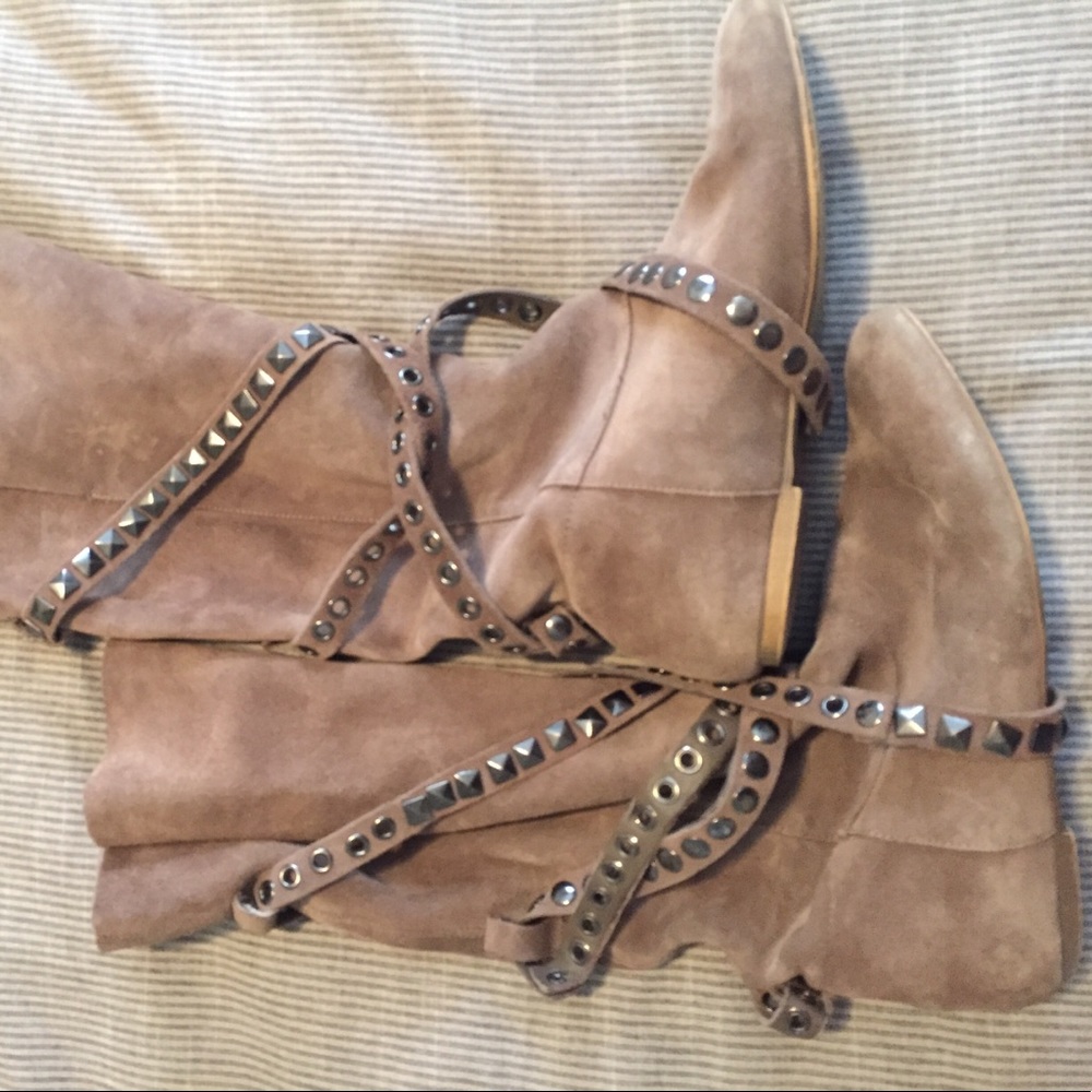 Suede boots