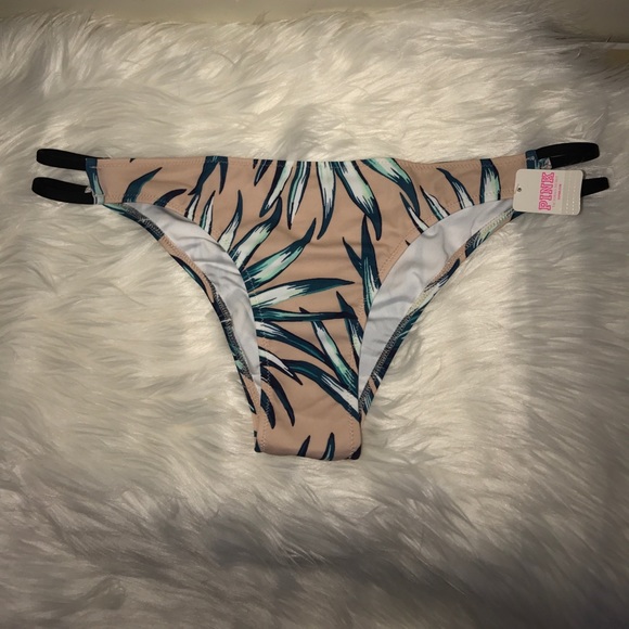 PINK Victoria's Secret Other - 🎀VS PINK🎀Neutral Palm Ruched Back Bikini bottom