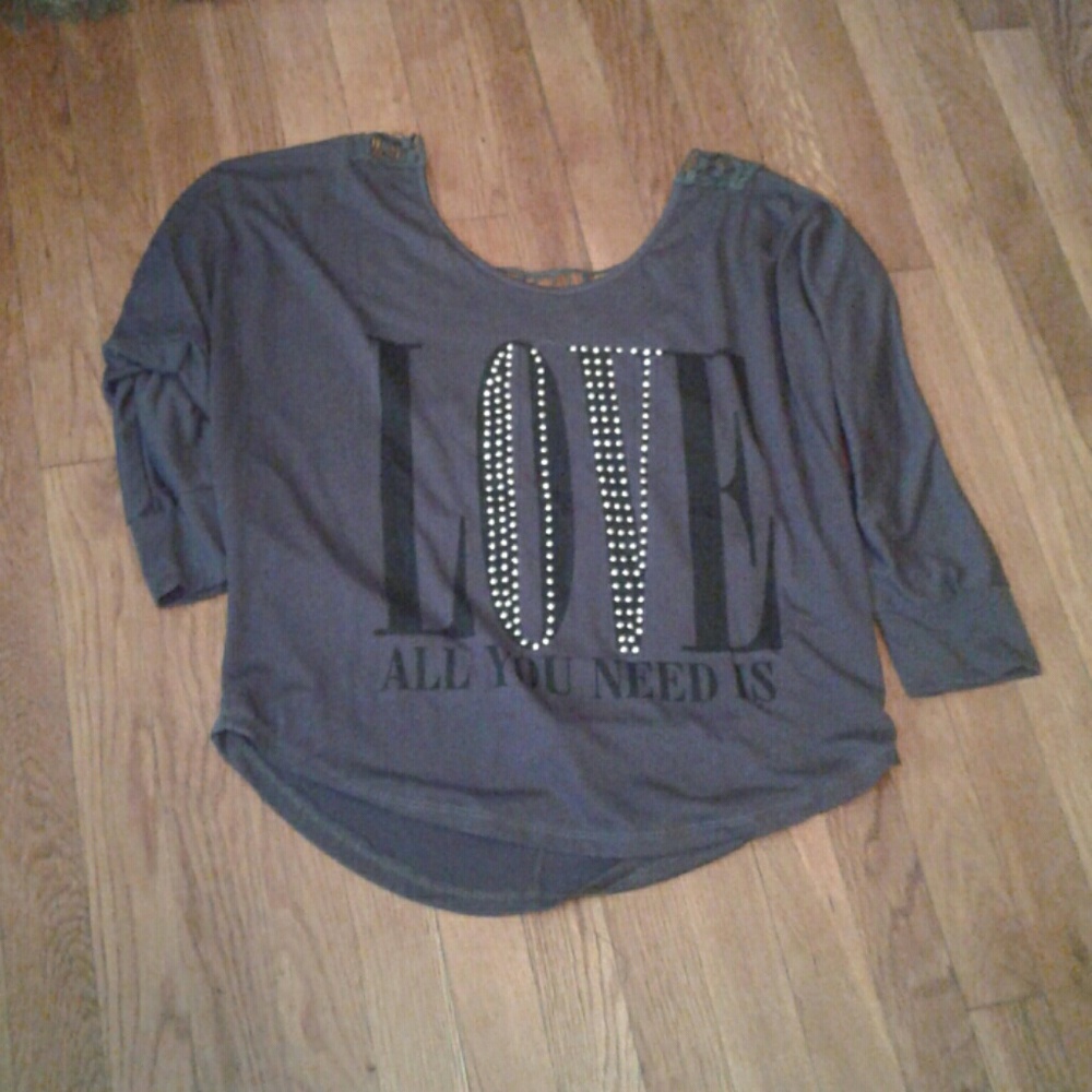 Detail back top with tags