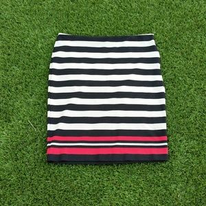 Cute Elle skirt with side zipper. Size 12