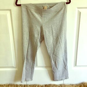 Hollister Grey Mid-Leg Leggings - Size Large!