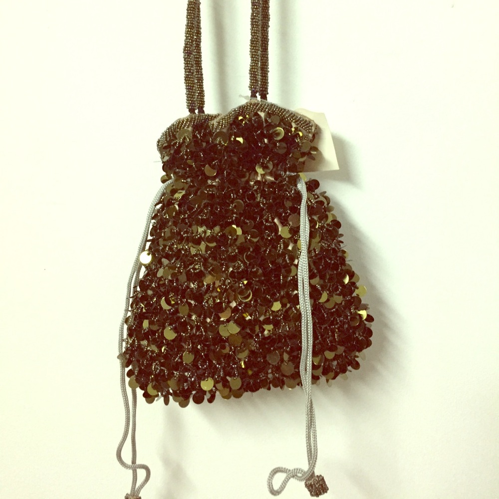 Bucket bag with sequence