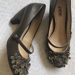 Grey pumps by Pink Studio -- Fits 6 to 61/2