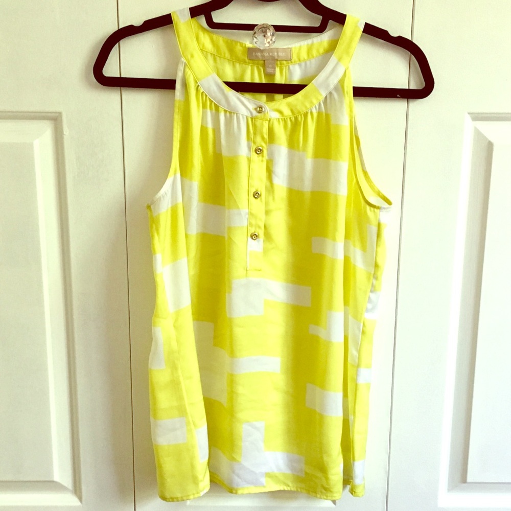 Banana Republic Geometric Silky Top - Size Small!