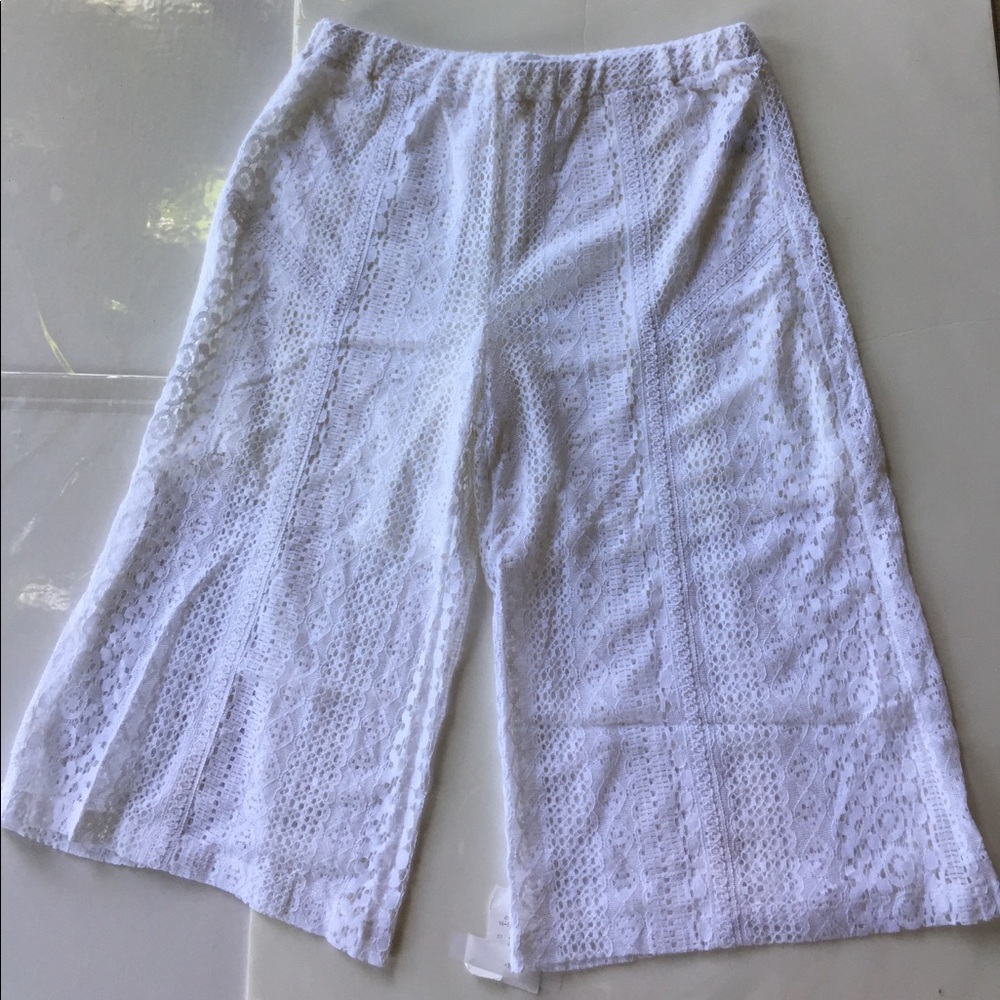 The Letter Lace Capri Pants- Mint Condition