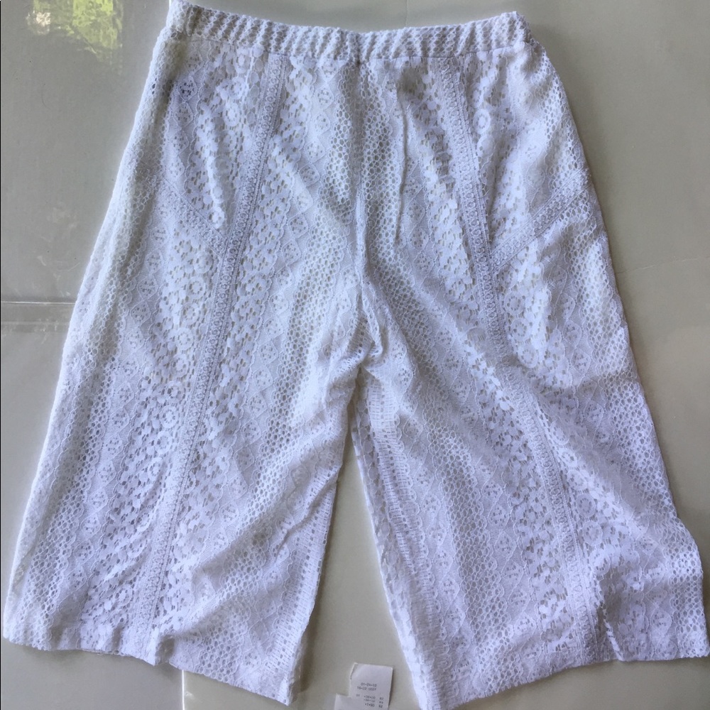 The Letter Lace Capri Pants- Mint Condition - Picture 5 of 6