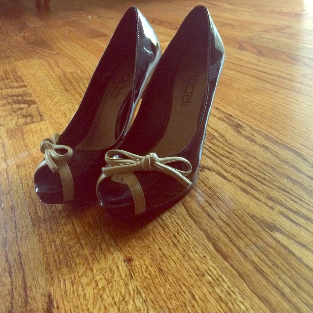 Dressy open toe patent leather pumps