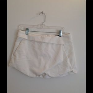 Super cute Zara white skort size m