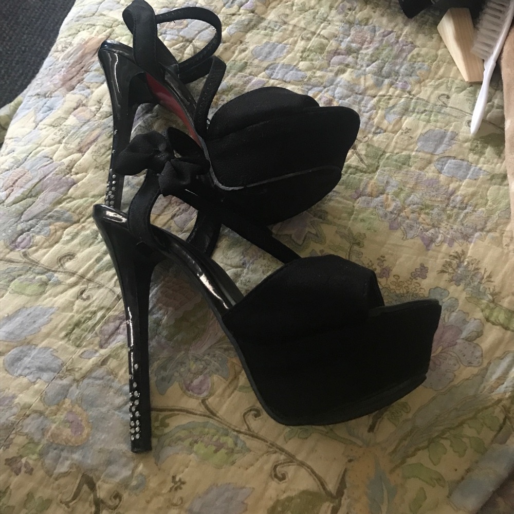 Brand New YRGIRLS  STRAPPY STILETTO studded