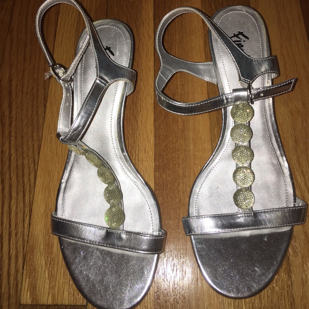 size 9 women's short heels