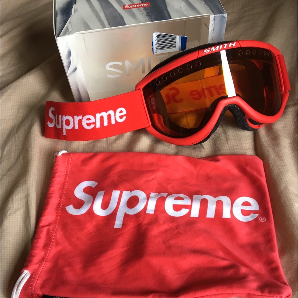 Supreme snow boarding goggles new with box