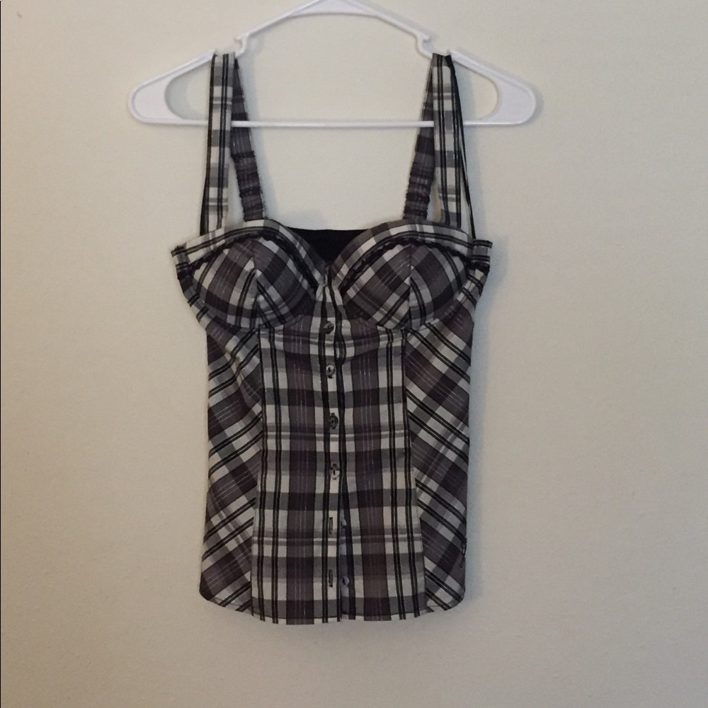 **S O L D** 🕶💋💃🏻 NWOT Guess button down tank