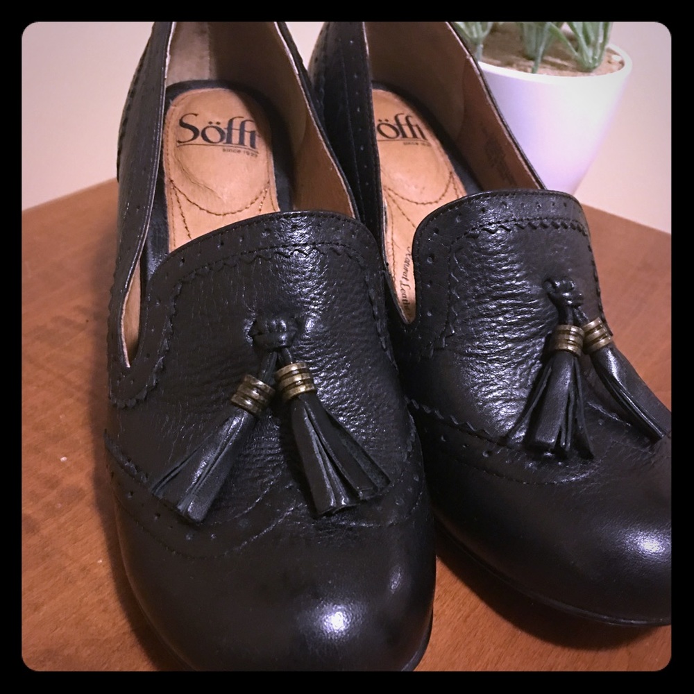Black heels by Sofft
