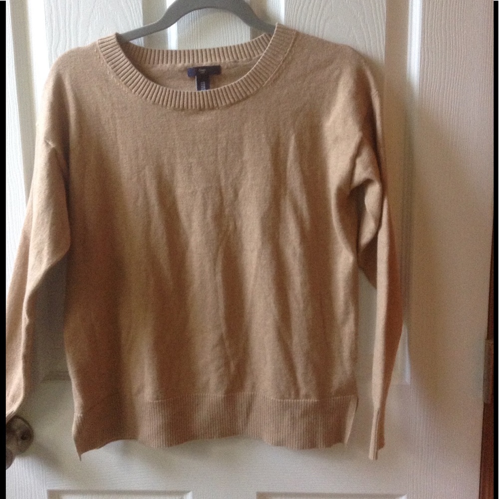Gap sweater