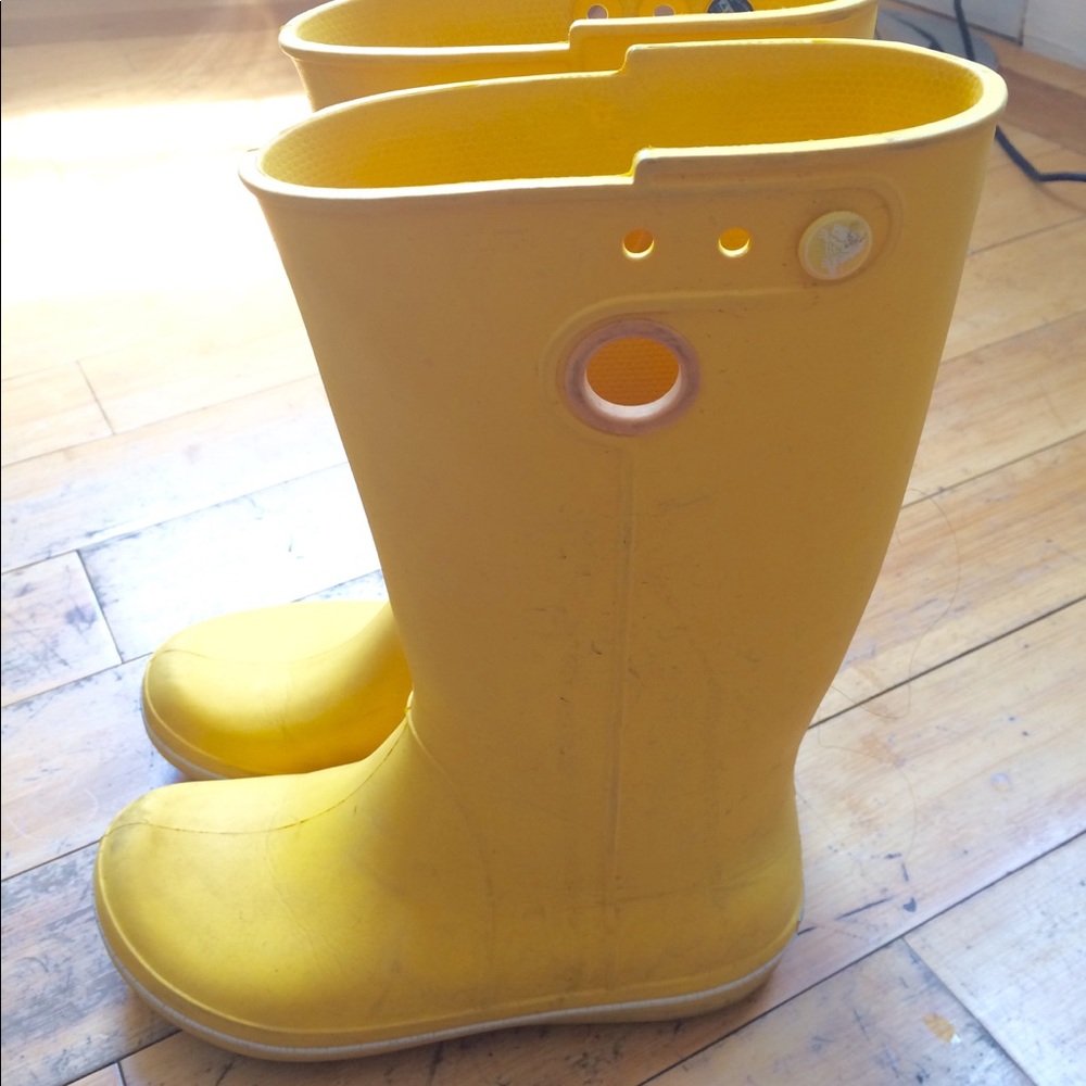 Yellow Rain boots, wellies, nuknuks, size 6