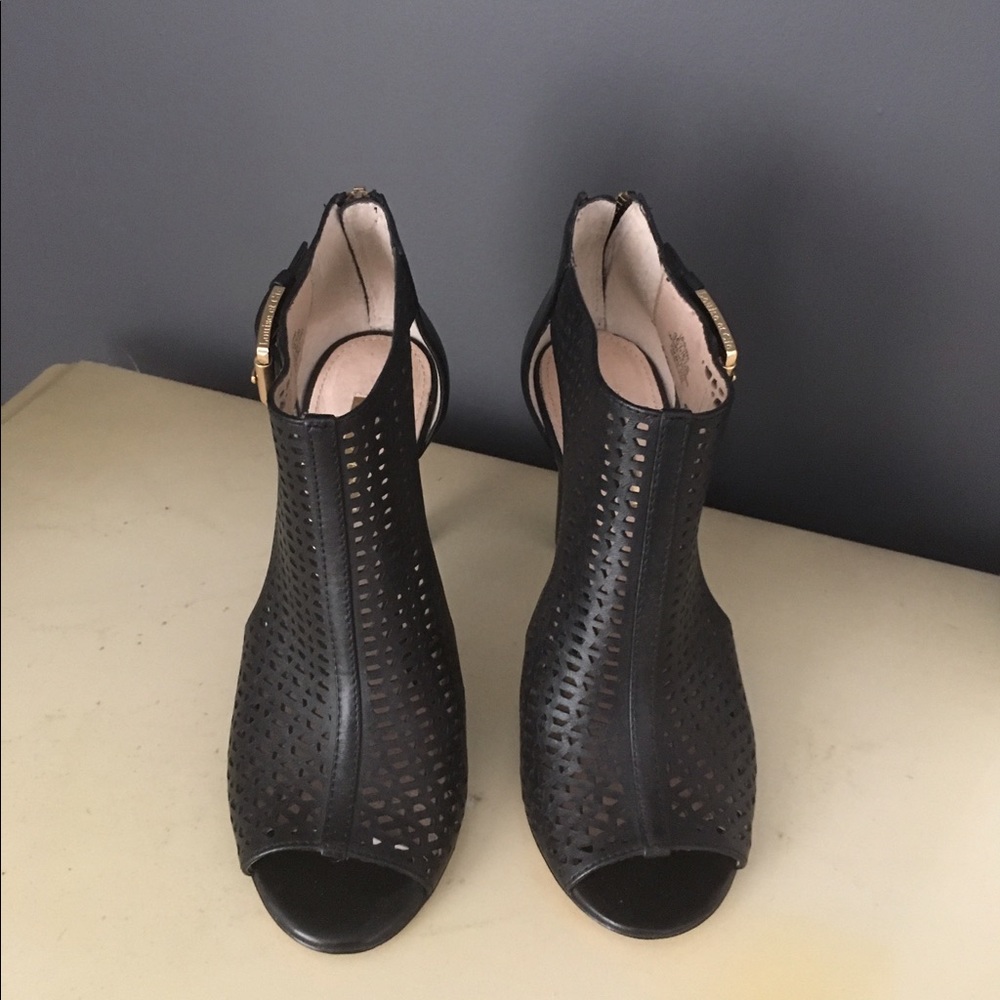 Louise et Cie black sandals