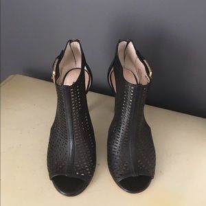 Louise et Cie black sandals