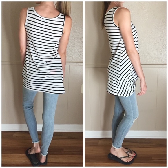 LAST ITEM▫Ivory and Black Striped Knot Tank - Picture 4 of 5