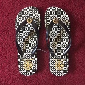 NEW Tory Burch flip flops