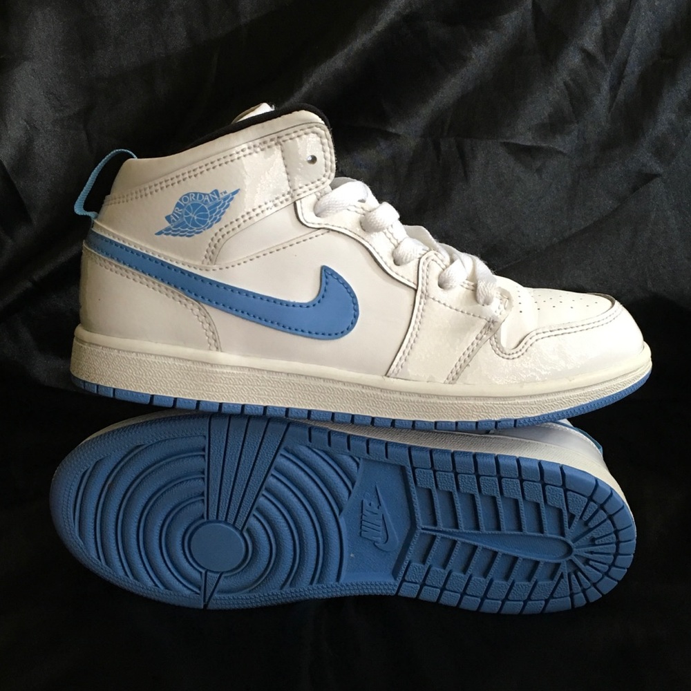 JORDAN
AIR JORDAN 1 MID BG (GS) "LEGEND BLUE"