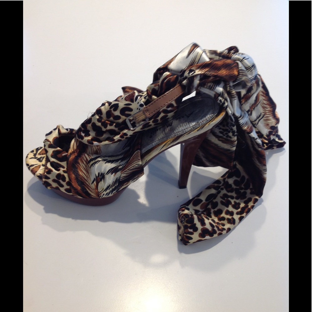 Tie up high heel sandles brown and baige