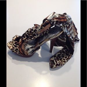 Tie up high heel sandles brown and baige