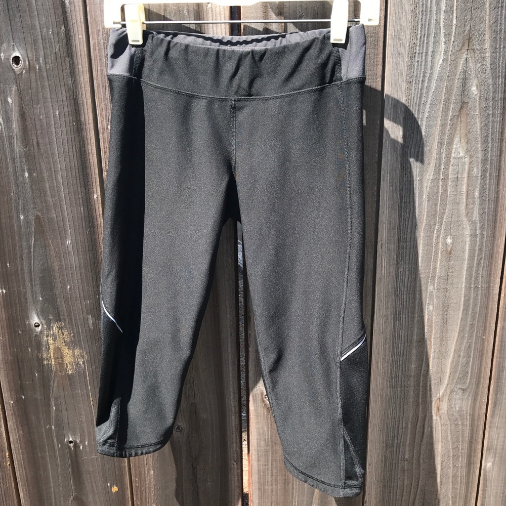 LIKE NEW Lucy Cropped Leggings