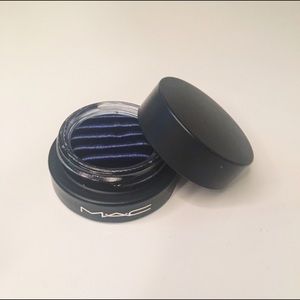 MAC Cosmetics Spellbinder Eyeshadow- Aphrodisiac