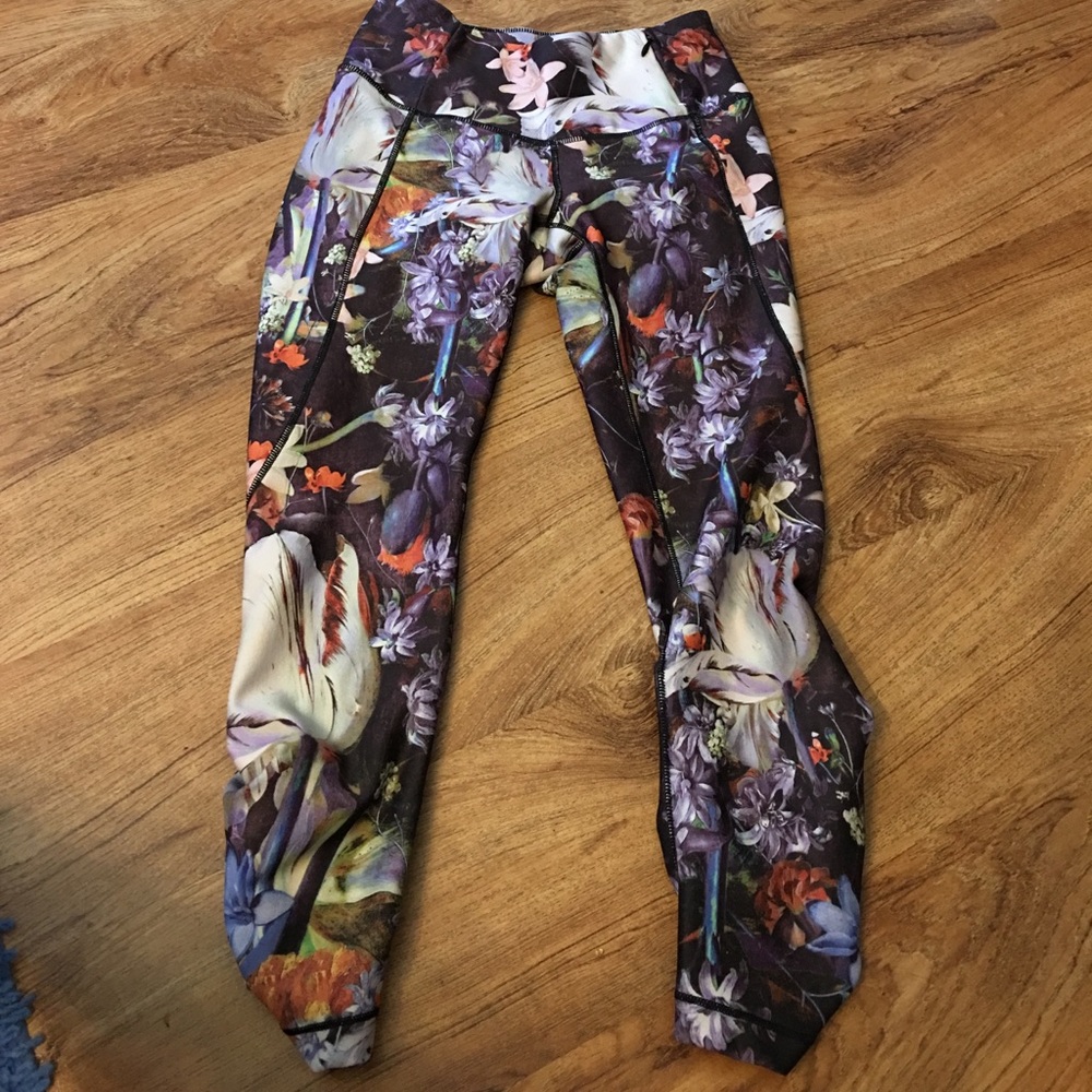 Floral Calia by Carrie Underwood capri leggings