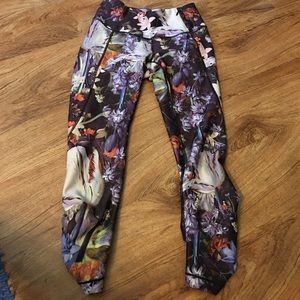 Floral Calia by Carrie Underwood capri leggings