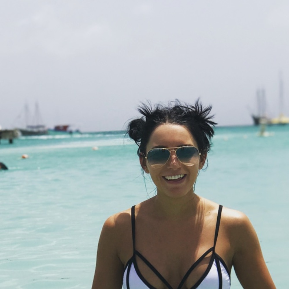Meet your Posher, Nicole