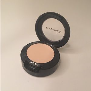 MAC Cosmetics Studio Finish Concealer- W10